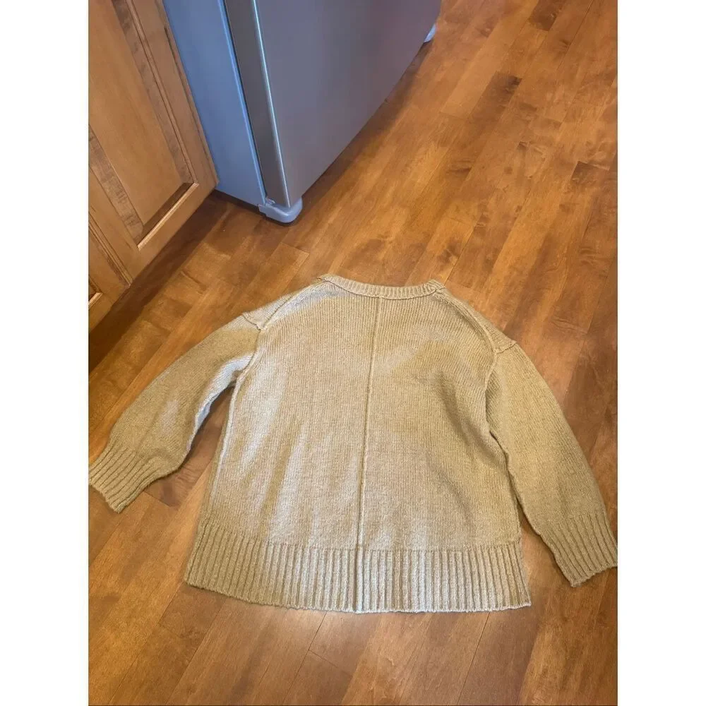 Woman’s free people sweater size small